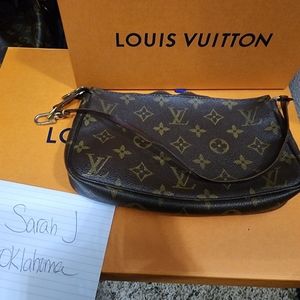Louis Vuitton pouchette